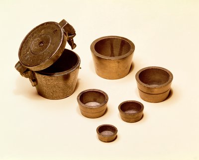Weights used by merchants and apothecaries by English School